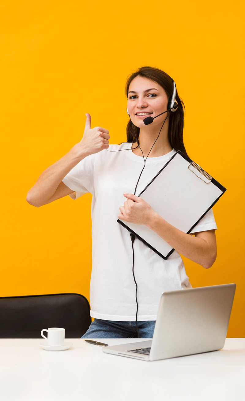 Customer support representative speaking on the phone, representing AppInGuard’s responsive team for app security and SSL pinning inquiries.